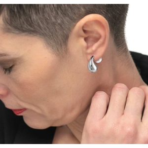 Orecchino a lobo goccia 2,6 cm con chiusura perla