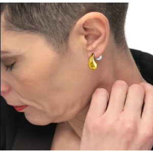 Orecchino a lobo goccia 2,6 cm con chiusura perla