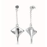 Orecchini lunghi placcati in argento sterling con una manta