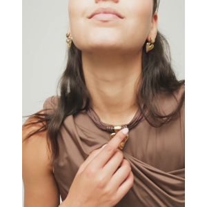 Collana in filo di seta e pelle con dettaglio di cuore placcato oro 18k