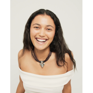 Collana in filo di seta e pelle con dettaglio di cuore placcato argento