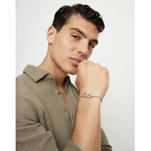 Bracciale di piccole perle argentate con moschettone a incastro